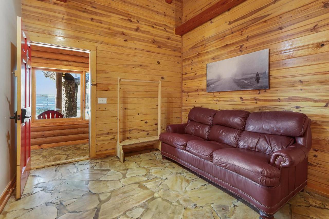 Wimberley Log Cabins Resort And Suites- Unit 2 Bagian luar foto