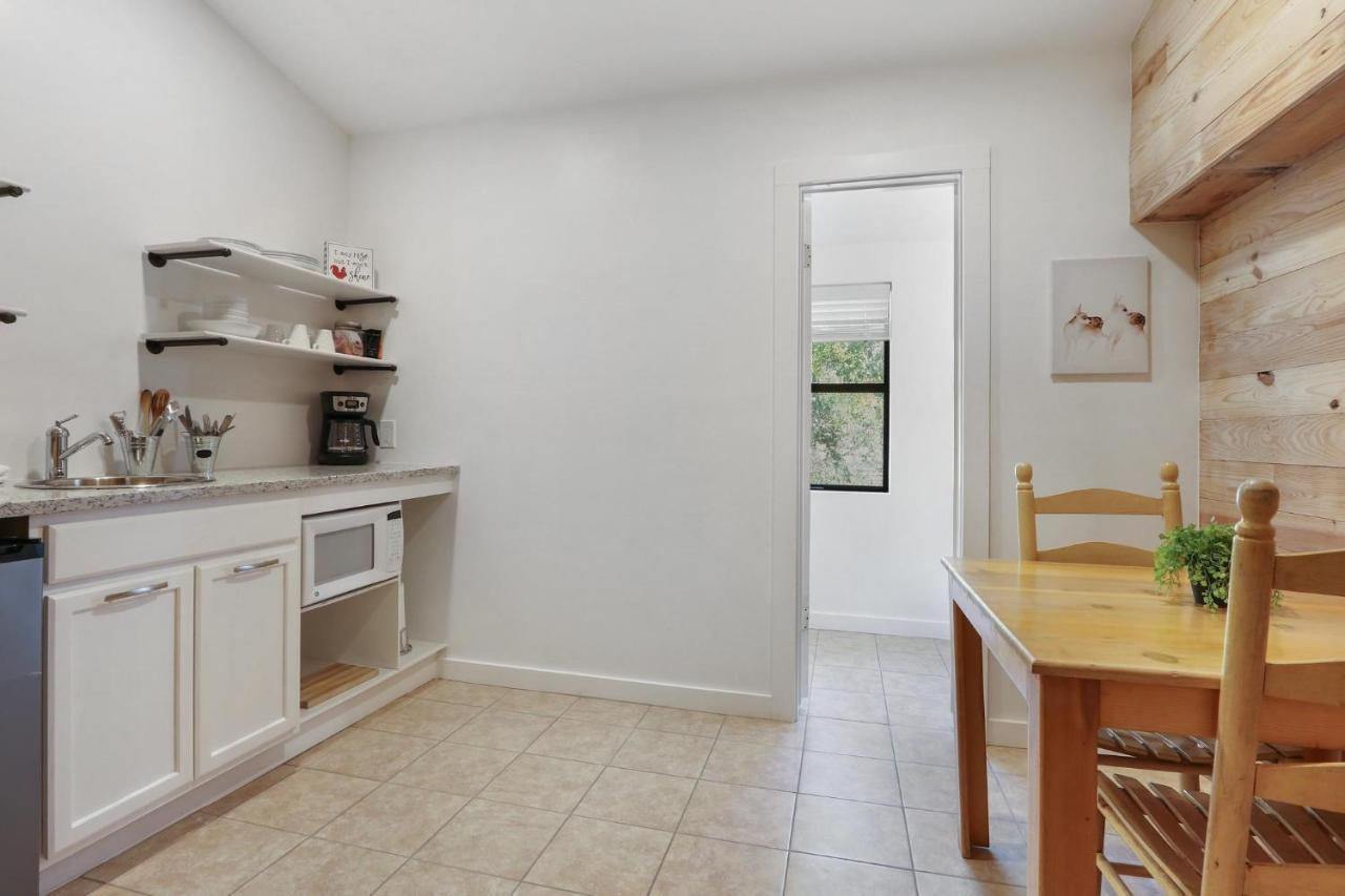 Wimberley Log Cabins Resort And Suites- Unit 2 Bagian luar foto